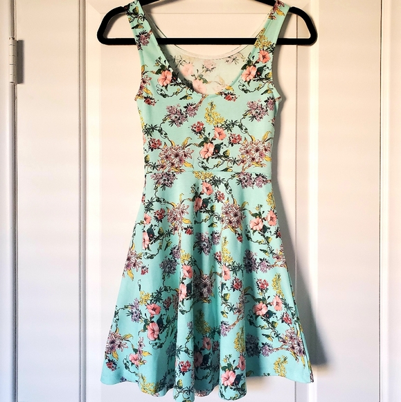 H&M Dresses & Skirts - H&M floral fit & flare dress mini blue sleeveless summer size 2